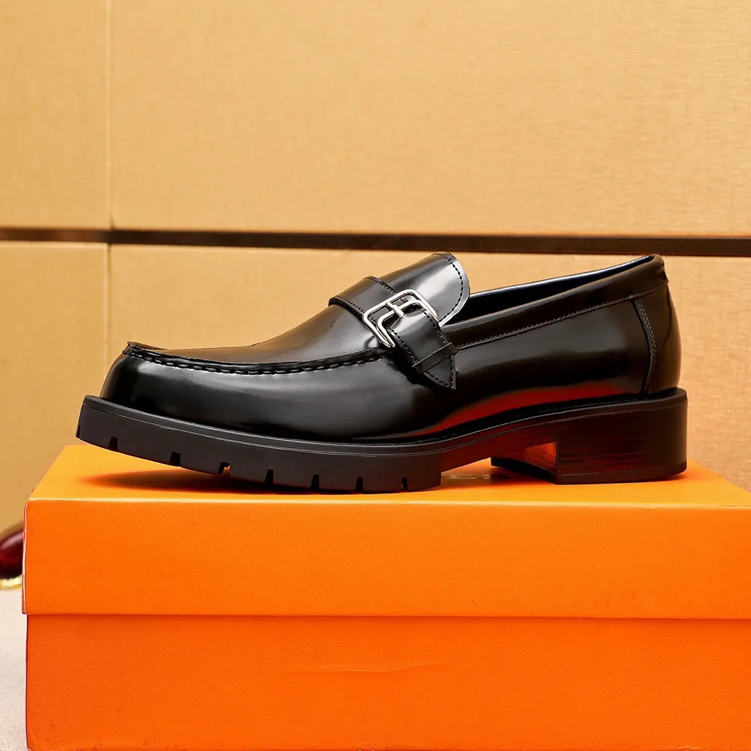 Men's shoes 💰460 💐 Product trademark: HERMES "Hermès" casual leather shoes Regular size: 39-44 (38.45🉑️customized) Product materials: Selected imported first-layer open-edge beaded cowhide upper + classic hardware buckle, imported water-dyed 🐂 cowhide lining. Strong three-dimensional visual effect, non-slip and wear-resistant rubber outsole Color: 1⃣️color optional